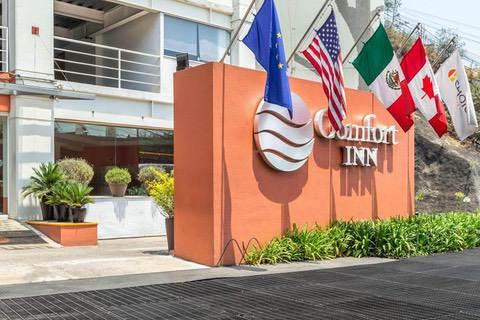 Hotel Comfort Inn Santa Fe - Bosques - Estacionamiento en Ciudad de México