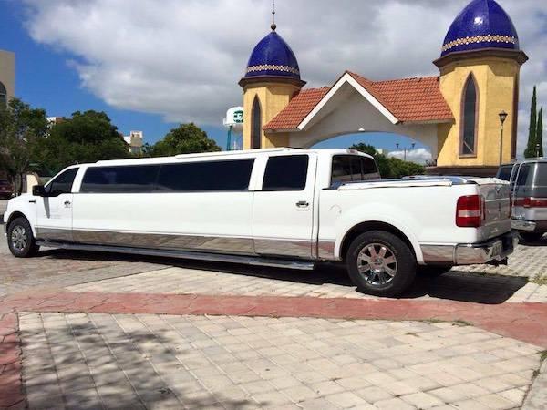 Limousine Queretaro C & O, Carro para novios o 15s en Santiago de Querétaro — foto 4