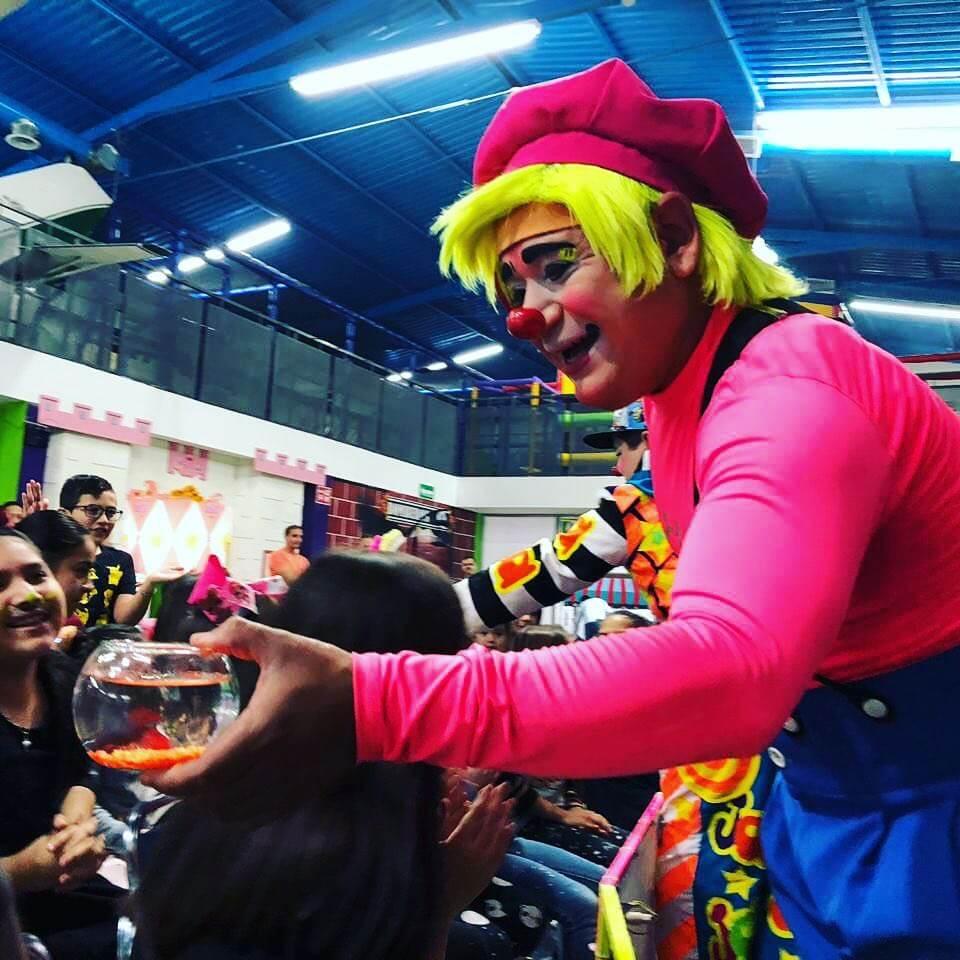 Redepente Espectacular, Animación en Monterrey — foto 2