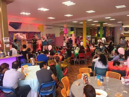 Aventuras Salón de Fiestas - Estacionamiento en Monterrey - Nuevo León