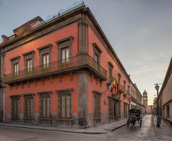 Hotel Museo Palacio de San Agustín - Estacionamiento en San Luis Potosí