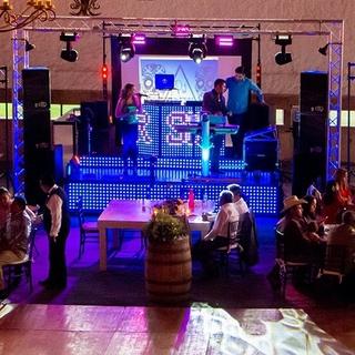 Oscar Show Música en Vivo y Dj - Grupo versátil en todo México