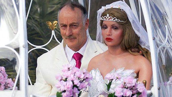 3. Una boda de plastico