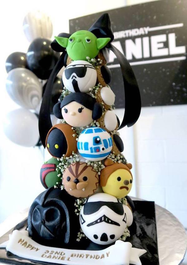 Para que puedas festejar bien el cumpleaños de tu hijo, o alguno de los fanáticos y/o amantes de esta saga, te dejamos las mejores ideas de pasteles y cupcakes para esa fiesta que has pensado