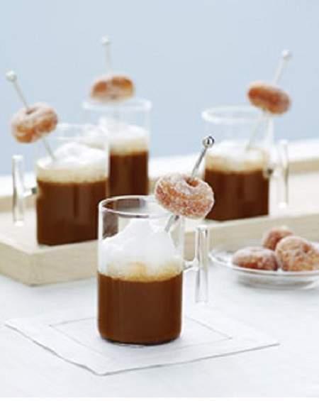Chocolate caliente y donas