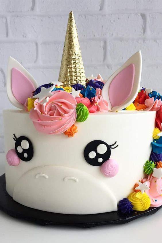 Pastel en forma de unicornio.
