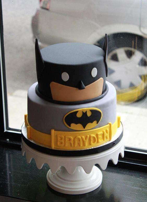 Pastel en forma de batman