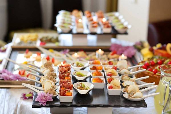 Alimentos y Bebidas Celebra tu evento con los mejores